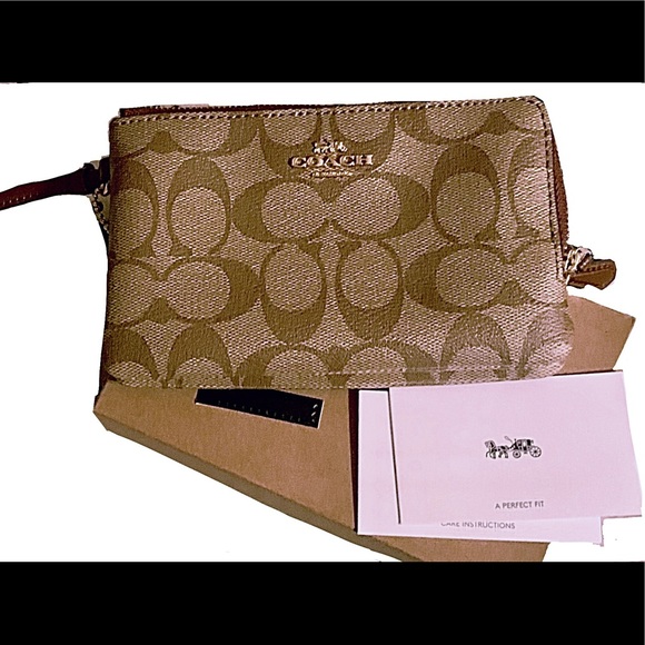 Coach Handbags - 🖤BNWB COACH DOUBLE WRISTLET🏷🖤
